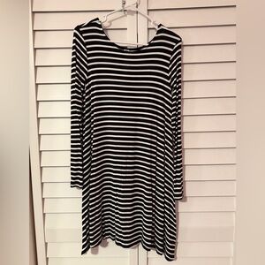 Old Navy Black and White Long Sleeve Dress